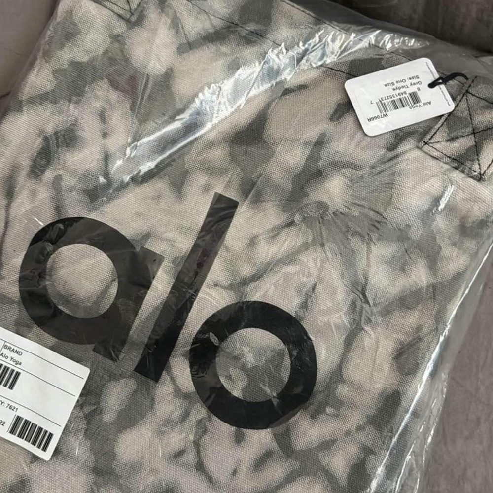 Alo yoga tyedye tote